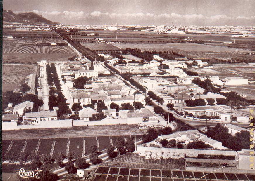 la Senia le village vu du ciel et dans le fond Oran et Santa Cruz.jpg